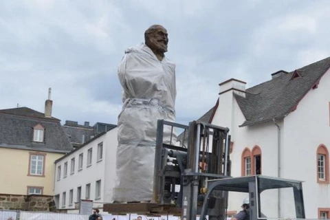 Bức tượng đồng nặng 3 tấn, cao 5,5m, tạc hình Karl Marx. (Nguồn: AFP/Getty Images)