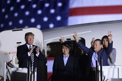 Tổng thống Mỹ Trump đón 3 công dân trở về. (Nguồn: AP)