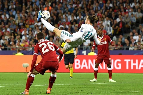 Gareth Bale thực hiện siêu phẩm 'xe đạp chổng ngược' làm tung lưới Liverpool.