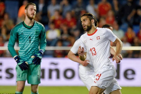 Rodriguez tận dụng sai lầm của De Gea để ghi bàn. (Nguồn: AFP/Getty Images)