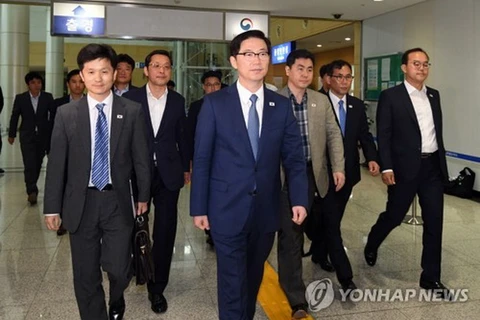 Thứ trưởng Bộ Thống nhất Hàn Quốc Chun Hae Sung dẫn đầu đoàn thị sát. (Nguồn: Yonhap)