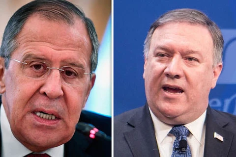 Ngoại trưởng Nga Sergei Lavrov và người đồng cấp Mỹ Mike Pompeo. (Nguồn: Daily Express)