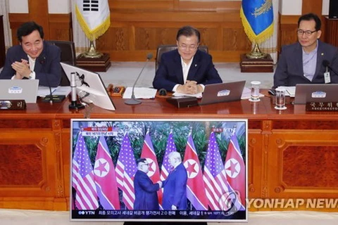 Tổng thống Hàn Quốc theo dõi cuộc gặp My-Triều tại buổi họp nội các. (Nguồn: Yonhap)