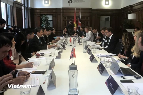Họp Ủy ban hỗn hợp Hợp tác Kinh tế-Thương mại Việt Nam-Anh tại Manchester. (Ảnh: Diễm Quỳnh/Vietnam+)