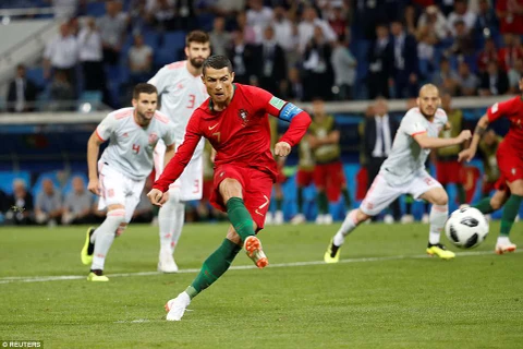 Bàn thắng từ chấm 11, giúp Ronaldo đi vào lịch sử.