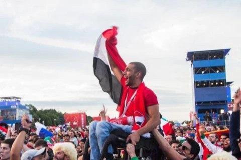 Người hâm mộ Ai Cập cổ vũ cho đội nhà từ quê hương. (Nguồn: Reuters)