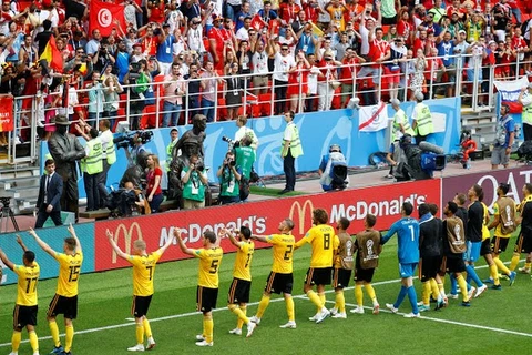 Cầu thủ Bỉ cảm ơn người hâm mộ sau chiến thắng. (Nguồn: Reuters)