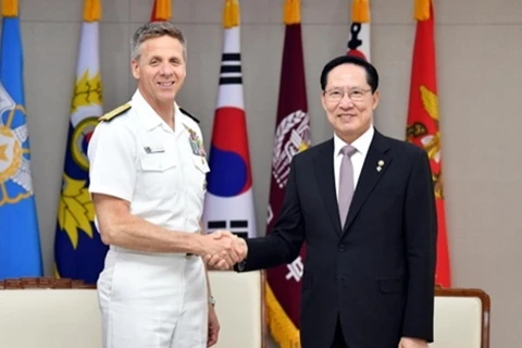 Bộ trưởng Quốc phòng Hàn Quốc Song Young-moo hội đàm với Đô đốc Philip Davidson. (Nguồn: The Korea Herald)