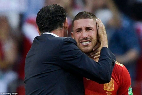 Ramos rơi lệ sau khi Tây Ban Nha thua ở loạt sút luân lưu. (Nguồn: AFP/Getty Images)