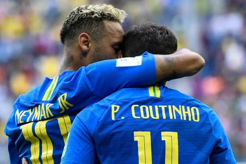 Neymar và Coutinho đã phải nhận 1 thẻ vàng. (Nguồn: Getty Images)