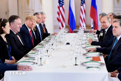 Cận cảnh Tổng thống Trump và Tổng thống Putin dùng bữa trưa