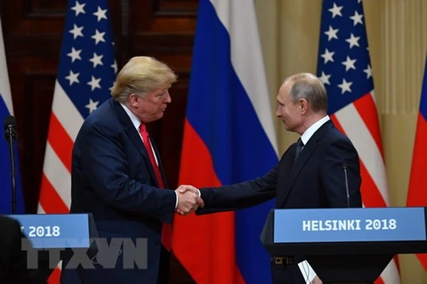 Tổng thống Mỹ Trump (trái) và Tổng thống Nga Putin trong cuộc họp báo chung kết thúc Hội nghị thượng đỉnh ở Helsinki, ngày 16/7. (Nguồn: AFP/TTXVN)