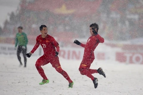 Quang Hải (phải) ăn mừng sau khi ghi bàn thắng vào lưới U23 Uzbekistan. (Nguồn: AFC)