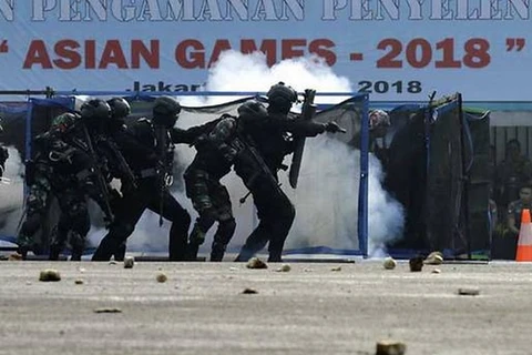 Lực lượng an ninh Indonesia diễn tập bảo vệ cho ASIAD 2018. (Nguồn: AP)