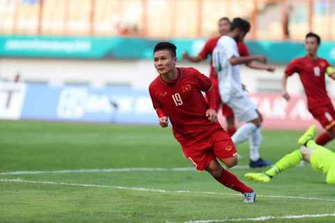 Quang Hải ghi bàn mở tỷ số cho Olympic Việt Nam.