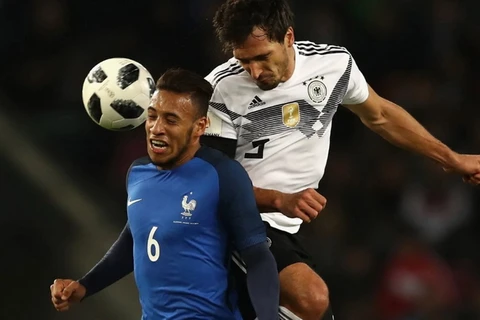 Đức (áo trắng) trở lại sau cú sốc World Cup bằng màn đối đầu nhà vô địch thế giới Pháp. (Nguồn: fcbayern)