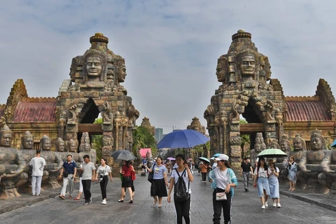 Khu du lịch mới mở của Trung Quốc giống hệt Angko Wat của Campuchia. (Nguồn: shanghai.ist)