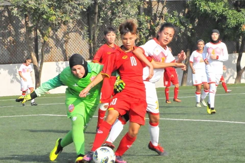 U16 nữ Việt Nam (áo đỏ) có chiến thắng đậm trước U16 Bahrain. (Nguồn: VFF)