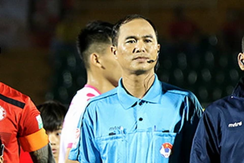 Trợ lý trọng tài V-League Trần Đăng Khoa.