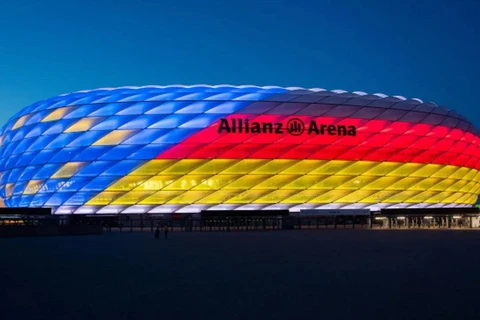 Sân Allianz Arena được chiếu sáng trong chiến dịch đăng cai EURO 2024 của nước Đức. (Nguồn Fcb.de)