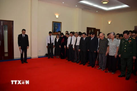 Lễ viếng Chủ tịch nước Trần Đại Quang tại Đại sứ quán Việt Nam ở thủ đô Phnom Penh. (Ảnh: Minh Hưng-Chanh Đa/TTXVN)