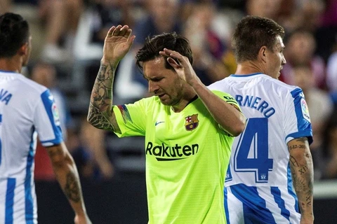 Messi không thể cứu nổi Barcelona. (Nguồn: Mirror)