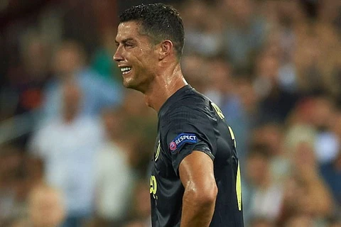 Ronaldo khóc sau khi bị thẻ đỏ. (Nguồn: Daily Mail)