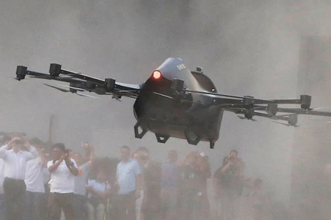 Ôtô bay thể thao Koncepto Milenya trong buổi thử nghiệm. (Nguồn: Reuters)