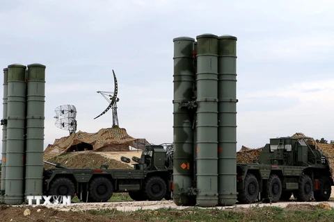 Hệ thống tên lửa phòng không S-400 của Nga. (Ảnh: AFP/TTXVN)