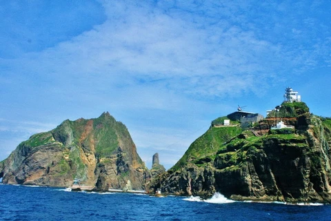 Quần đảo Dokdo do Hàn Quốc kiểm soát song Nhật Bản cũng tuyên bố chủ quyền và gọi là Takeshima.