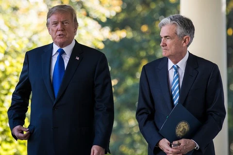 Tổng thống Mỹ Donald Trump và Chủ tịch Fed Jerome Powell (phải). (Nguồn: RTE)