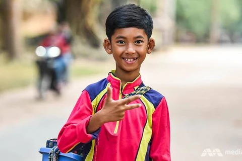 Cậu bé người Campuchia có thể nói hơn 10 ngôn ngữ. (Nguồn: channelnewsasia)