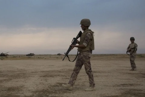 Binh sỹ Iraq truy quét phiến quân IS. (Nguồn: thedefensepost)