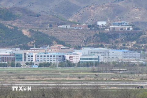 Khu công nghiệp chung Kaesong nhìn từ Paju, Hàn Quốc. (Ảnh: AFP/TTXVN)