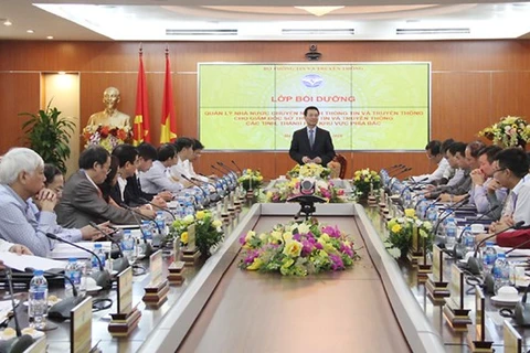 Bộ trưởng Nguyễn Mạnh Hùng phát biểu khai mạc khóa học dành cho Giám đốc các Sở Thông tin và Truyền thông. (Nguồn: MIC)