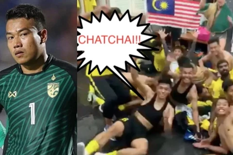 Cầu thủ Malaysia chế giễu thủ thành Chatchai của Thái Lan. (Nguồn: Fox Sports)