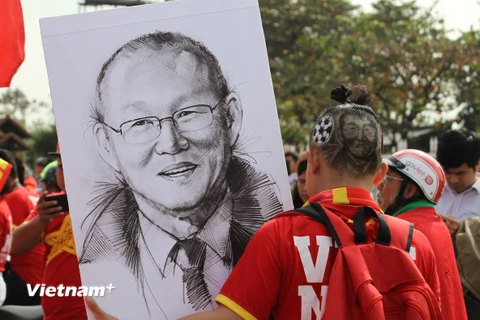 CĐV tiếp lửa cho đội tuyển Việt Nam trước trận gặp Philippines