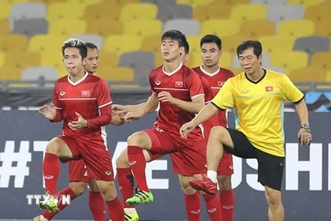 Hình ảnh tuyển Việt Nam tập tại Bukit Jalil trước trận chung kết