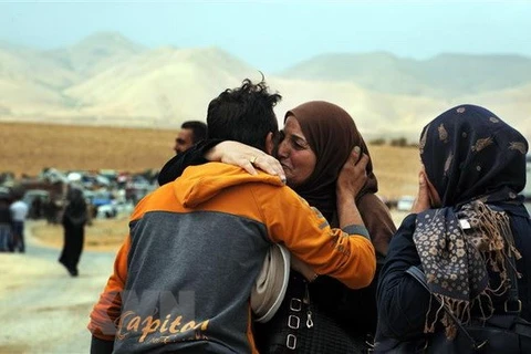 Người tị nạn Syria hồi hương từ Liban tại cửa khẩu Zamrani, Syria. (Nguồn: THX/TTXVN)