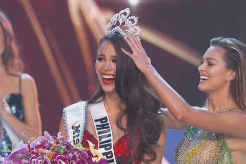 Khoảnh khắc người đẹp Philippines đăng quang Miss Universe