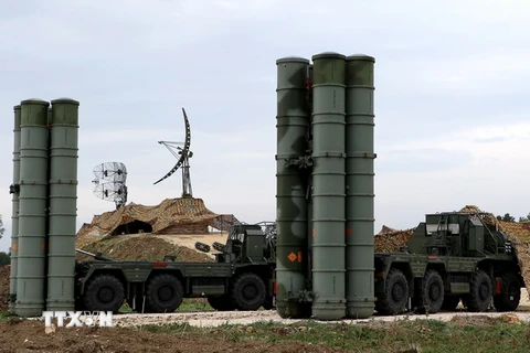 Hệ thống tên lửa phòng không S-400 của Nga. (Ảnh: AFP/TTXVN)