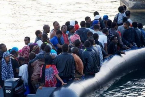 Người di cư được cứu sống trên biển. (Nguồn: lovinmalta.com)