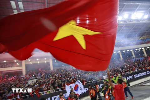 Quốc kỳ Việt Nam sẽ lại tung bay tại đấu trường Asian Cup 2019. (Ảnh: Trọng Đạt/TTXVN)