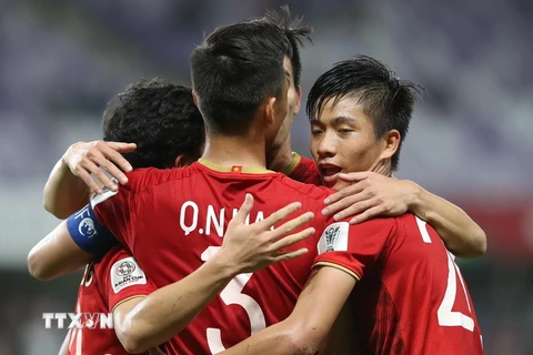Tuyển Việt Nam sẽ cùng Jordan đá trận đầu tiên tại vòng 1/8 Asian Cup 2019. (Ảnh: Hoàng Linh/TTXVN)