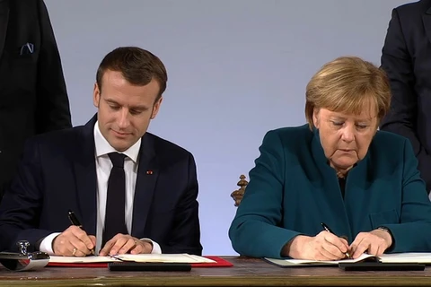 Thủ tướng Đức Merkel và Tổng thống Pháp Macron ký Hiệp ước Aachen. (Nguồn: bfmtv.com)