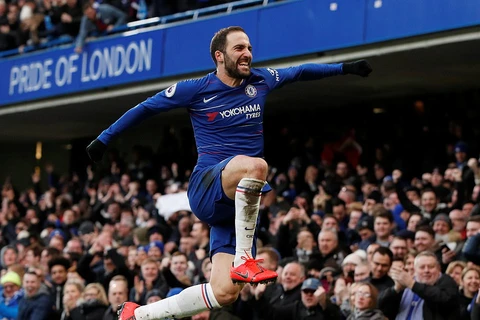 Higuain góp công giúp Chelsea giành chiến thắng. (Nguồn: Reuters)