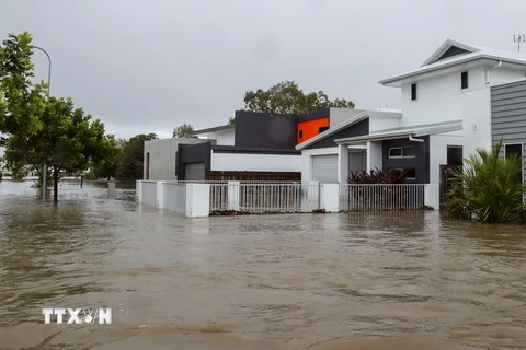 Cảnh ngập lụt tại Townsville, Australia, ngày 4/2. (Ảnh: AFP/TTXVN)