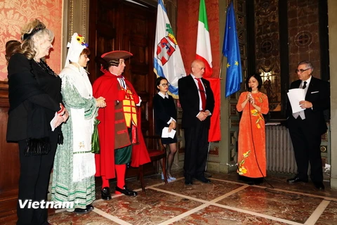 Đại sứ phát biểu tại buổi Gặp mặt Tết Nguyên đán tại thành phố Torino. (Ảnh: Quang Thanh/Vietnam+)