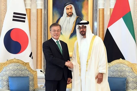 Lãnh đạo Hàn Quốc và UAE gặp gỡ tại tại Abu Dhabi hồi tháng 3/2018. (Nguồn: Yonhap/TTXVN)