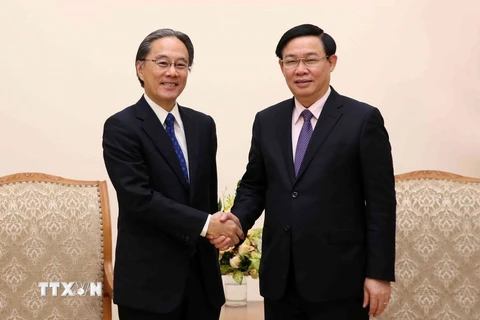 Phó Thủ tướng Vương Đình Huệ tiếp Chủ tịch Công ty dịch vụ tài chính Aeon của Nhật Bản. (Ảnh: Văn Điệp/TTXVN)